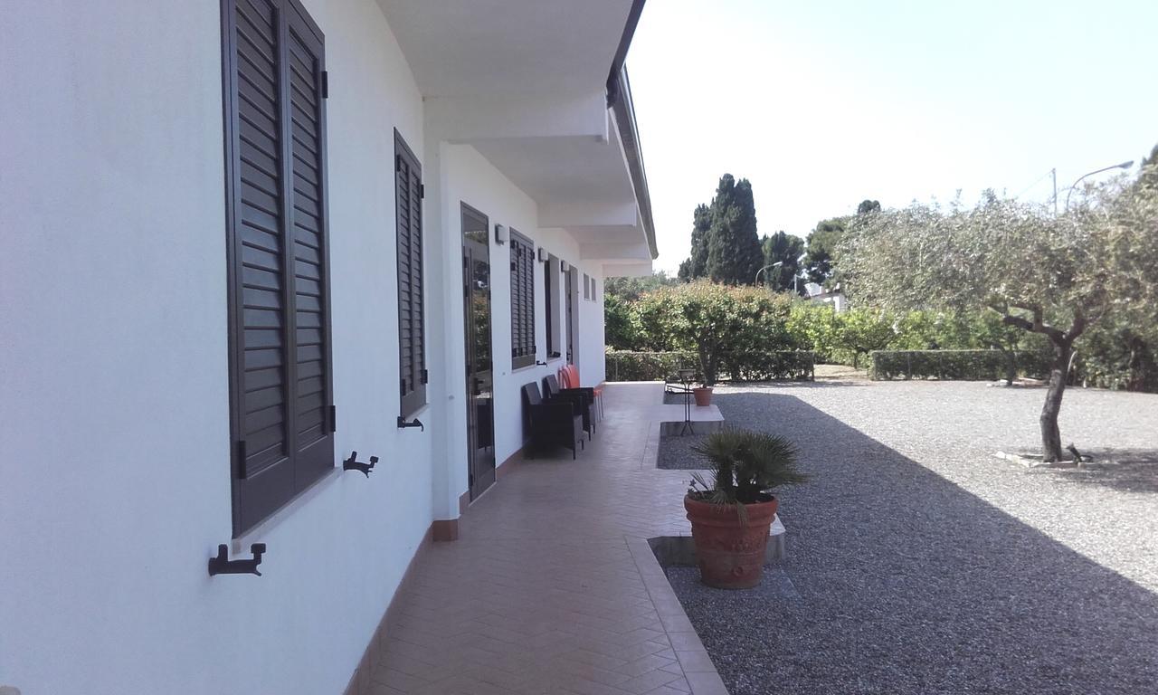 B&B Il Giardino Di Zefiro Gioiosa Marea Exterior photo
